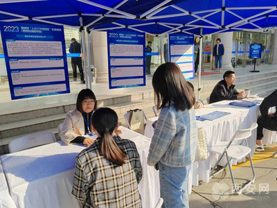 雁塔區(qū)人社局舉辦“人社工作進(jìn)園區(qū)”暨公共就業(yè)創(chuàng)業(yè)服務(wù)驛站授牌儀式， 推動(dòng)公共就業(yè)服務(wù)深入一線(xiàn)